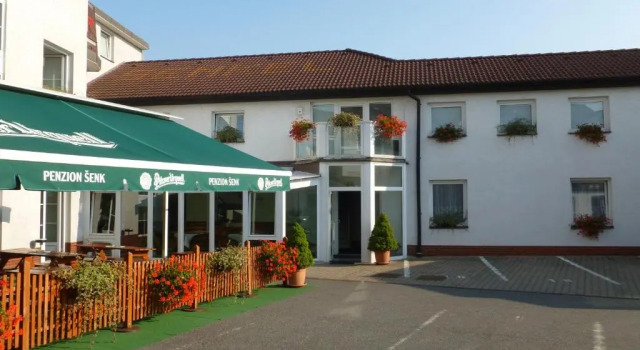 Penzion Šenk Pardubice, Rezerwuj Hotel Tanie hotele w Kraj pardubicki