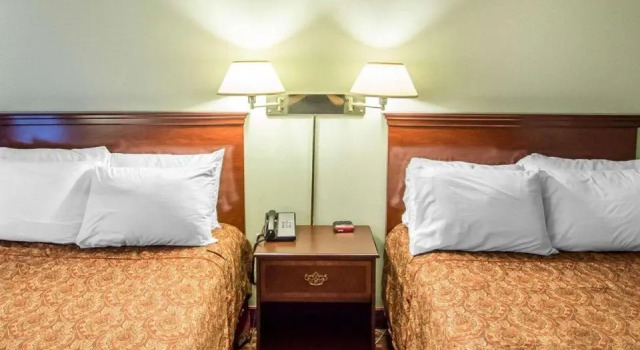 Четырёхместный номер Standard Цокольный этаж Rodeway Inn Lakeville - Finger Lakes Area