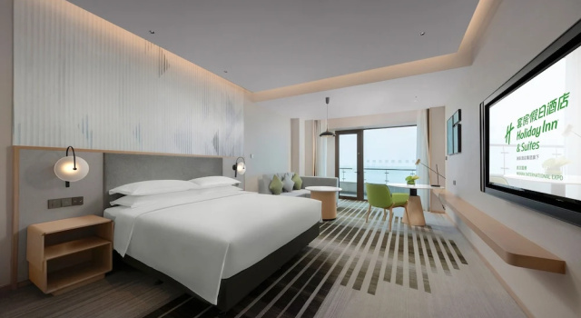 Двухместный номер Premium с балконом и с видом на реку Holiday Inn Hotel & Suites Wuhan New City by IHG