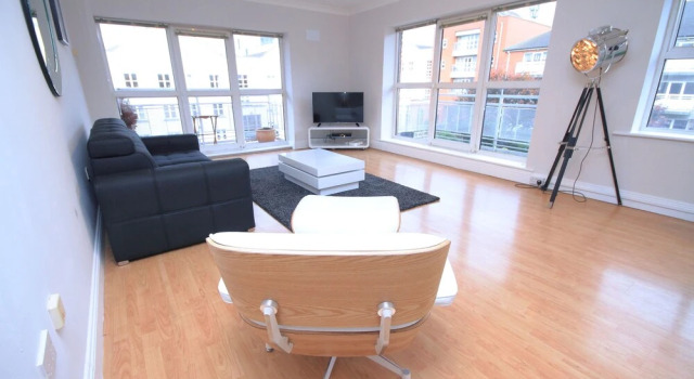 Sir John Rogersons Quay Sleeps 8, Забронировать Отель Отели Дублина 4 звезды, рядом с Стадион для собачьих бегов Шелбурн-парк, 4*