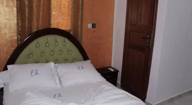 Elu Hotel Chambre Stand - Bonamoussadi, Book Hotel Bonamoussadi Coastal region