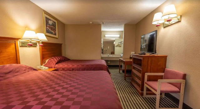 Четырёхместный номер Standard Americas Best Inn & Suites Eureka