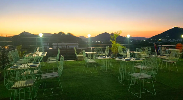 Hotel Apricot One - Udaipur, Забронировать Отель Отели штата Раджастхана с бассейном, Бассейн