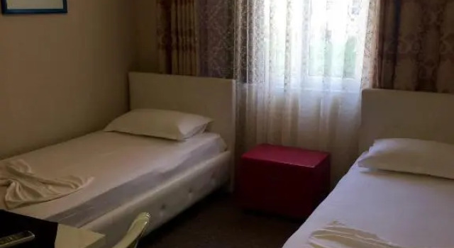 Четырёхместный номер Comfort с красивым видом из окна British Hotel