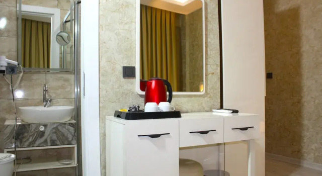 Sword Suit Hotel