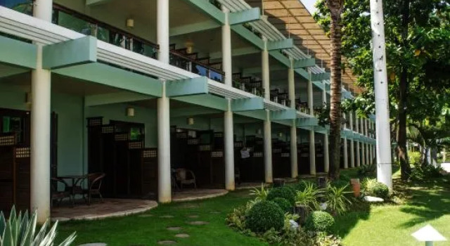 Suite Camayan Beach Resort