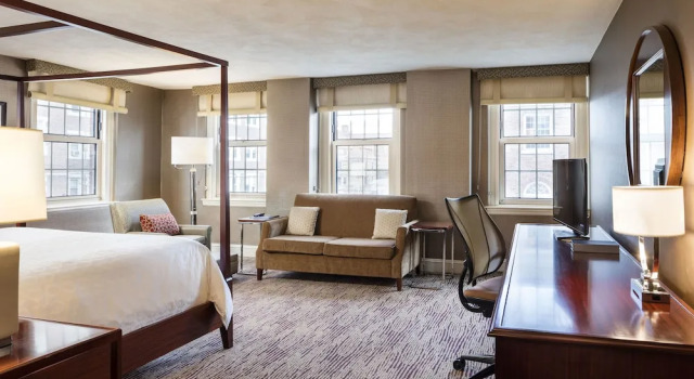Двухместный полулюкс Sheraton Commander Hotel