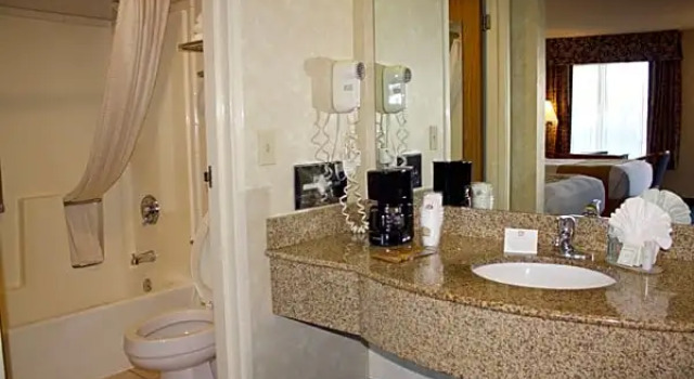 Четырёхместный номер Standard Quality Inn Phoenix North I-17