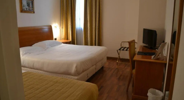 Трёхместный номер Standard Tricolore Hotel
