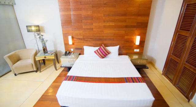 Двухместный люкс с балконом и с видом на реку Riverview Cambodia Boutique Hotel
