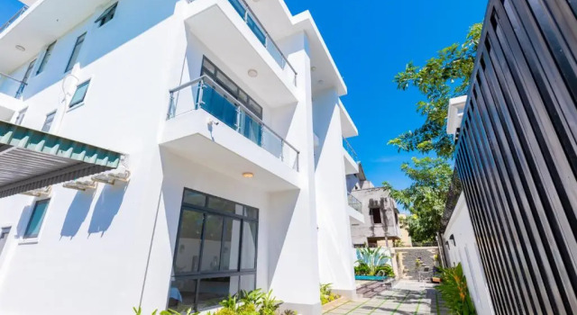Palm Villa 34 ( Luxury Villa with 17 bed room, karaoke & bida inside)