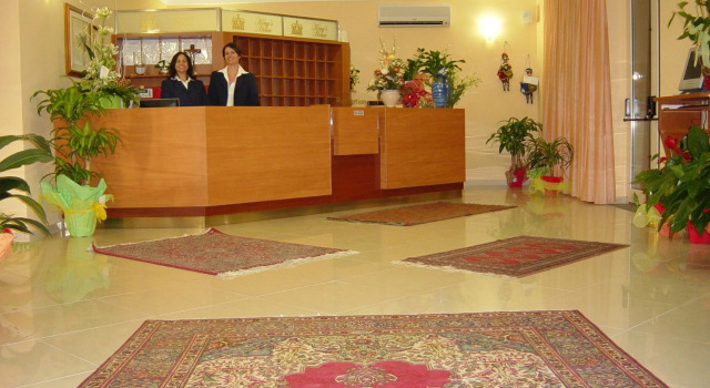 Kings House Hotel Resort, Забронировать Курортный отель Маскали Этна