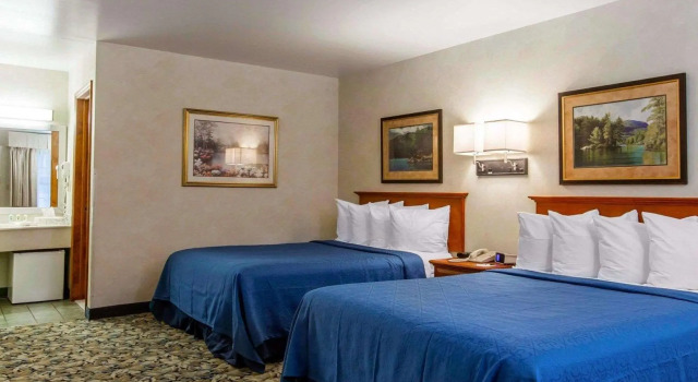 Четырёхместный номер Standard Quality Inn Lake George