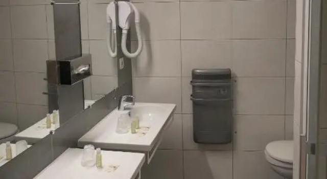 Трёхместный номер Standard Logis Hôtel De La Cloche