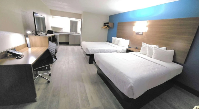 Четырёхместный номер Standard SureStay Studio by Best Western Victoria