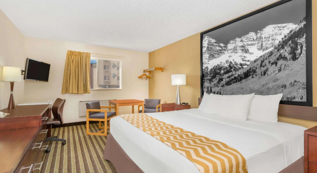 Двухместный номер Standard Travelodge by Wyndham Loveland/Fort Collins Area
