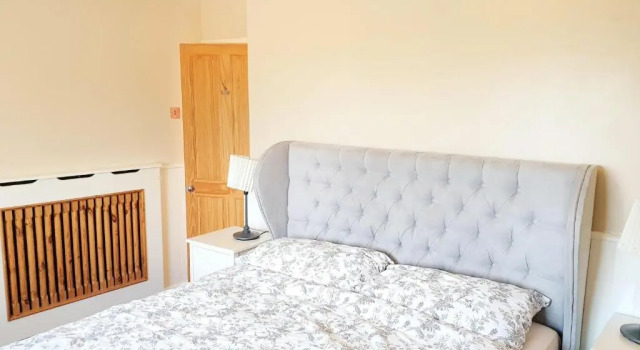Коттедж с 3 комнатами Specious 3bed property with parking & large garden