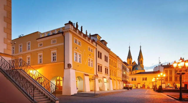 Hotel U Zlatého kohouta, Забронировать Отель Отели Haná 4 звезды, 4*
