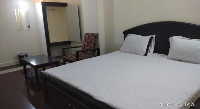 Hotel Sundar by iROOMZ, Rezerwuj Hotel Hotele w Andhra Pradesh z parkingiem, Parking