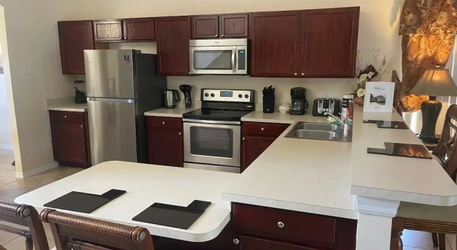 Коттедж Beautiful 5 Bedroom Home With Large South-facing Pool