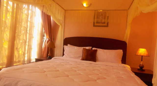 Entebbe Travelle'rs Inn