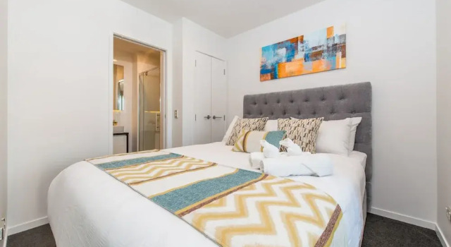 Ehome - Central CBD Romantic Apartment, Two Blocks from Waterfront