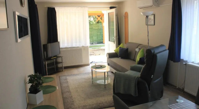 Szántó Villa, Book Villa Hoteller i Western Transdanubia med parkering, Parkering