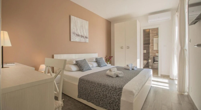Beautiful Home in Grohote With Wifi, 4 Bedrooms and Sauna, Prenota Hotel  