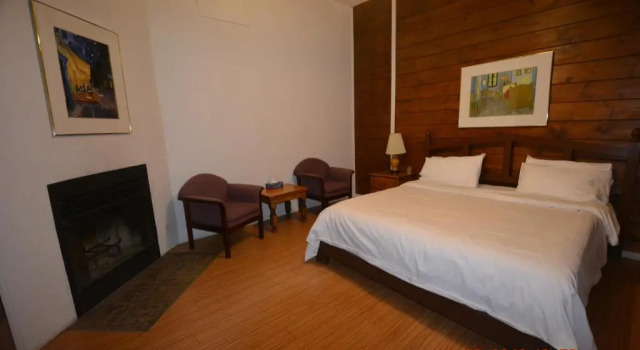 Auberge Alpine Inn, Book Hostel / Vandrerhjem Hoteller i Sainte-Adele med pool, Swimmingpool