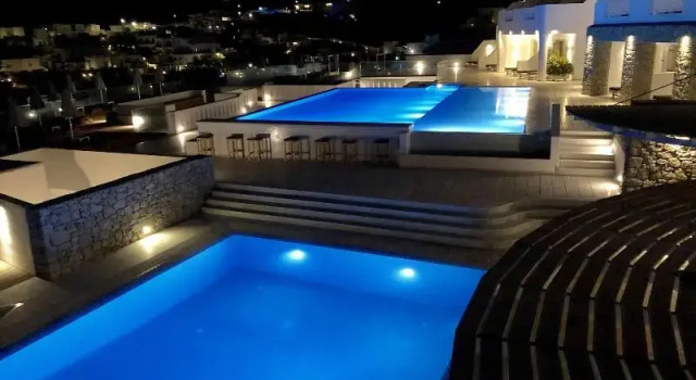 Четырёхместный номер Deluxe с балконом и с видом на море The George Hotel Mykonos
