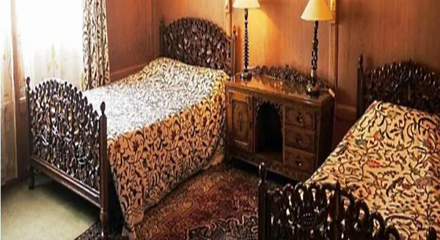 Номер Deluxe Golden Flower Heritage Houseboats