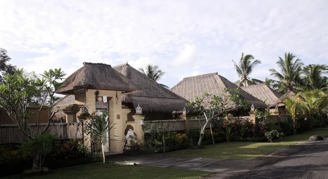 Люкс с балконом Puri Taman Sari Resort