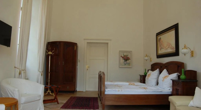 Gästehaus Schloss Aschach, Book Hotel  