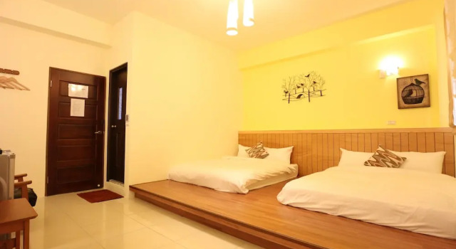 Standardowy czteroosobowy pokój i balkonem Dao Siang Hai B&B