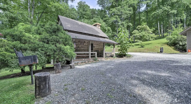 Коттедж Historic Mountain Cabin: Grill & Hiking Trail!