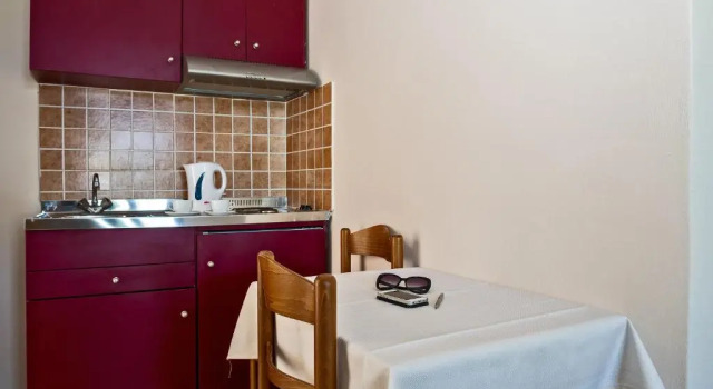 Семейная студия с балконом и с красивым видом из окна Sea Breeze Apartments
