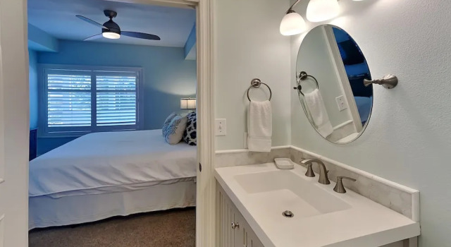 Номер Standard с балконом и рядом с пляжем Cassine Station #305 by Southern Vacation Rentals