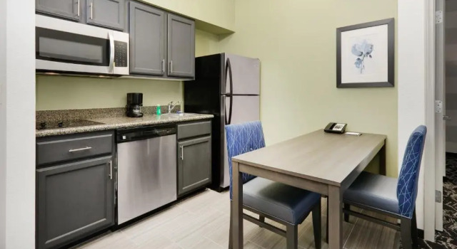Четырёхместный номер Standard Homewood Suites by Hilton Saint Louis-Chesterfield
