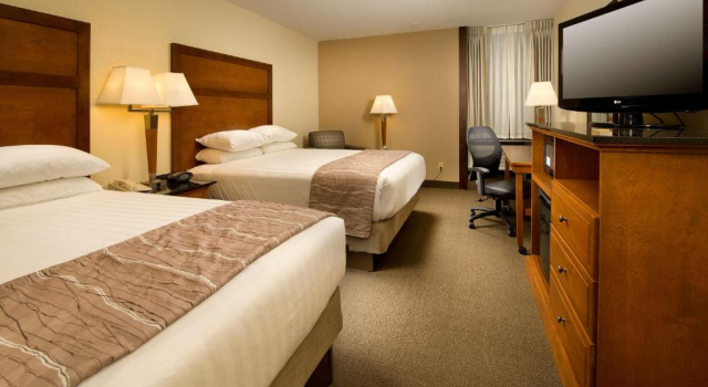 O podwyższonym standardzie czteroosobowy pokój Drury Inn & Suites Springfield IL