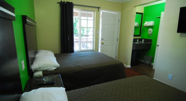 Studio City Inn