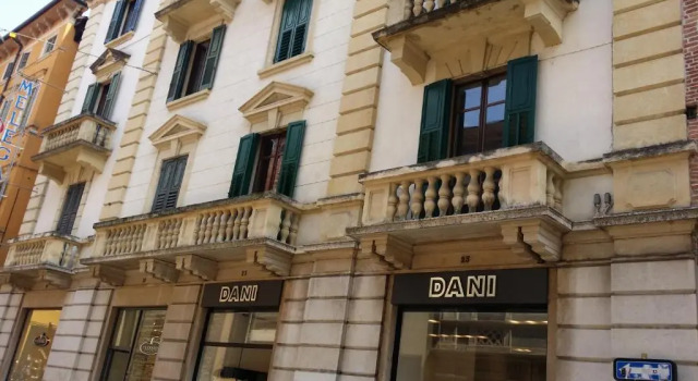Апартаменты Billie's Flat RED - art & design apt in Verona historic centre