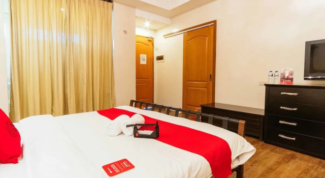 RedDoorz Plus near Abreeza Mall Davao, Prenota Hotel Hotel a Mindanao con parcheggio, Parcheggio
