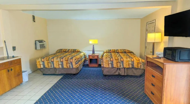 Четырёхместный номер Standard Economy Inn Kingsville