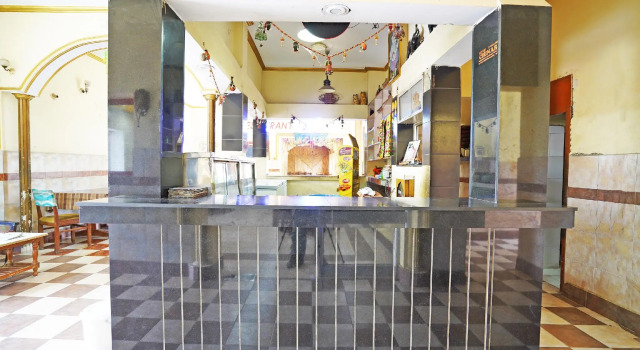Capital O 49078 Hotel Chinar, Забронировать Отель Отели штата Раджастхана с парковкой, Парковка