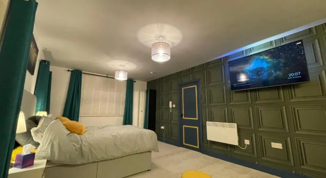 Апартаменты Entire Brand New Serviced Apartment in Moseley