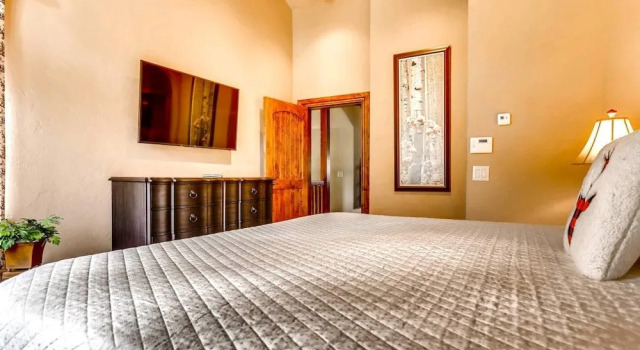 Cypress Mountain Chalet, Rezerwuj Chalet Hotele w Vail Ski z parkingiem, Parking