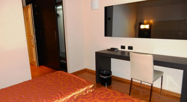 Raya Hotel, Prenota Motel Mediglia Lombardia