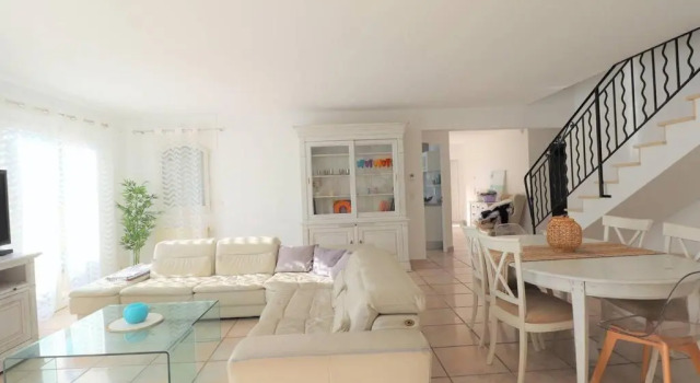 MAISON LE GRAU-DU-ROI, 5 PIèCES, 8 PERSONNES - FR-1-307-157, Забронировать Отель Отели Grenoble Area с парковкой, Парковка