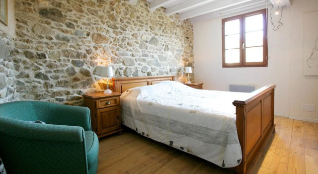 Le Castel, Book Hotel Roussines Charente