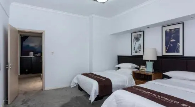 Suite familiare Deluxe World Trade Hotel (Luoyang Longmen High-speed Railway Station Sports Center)